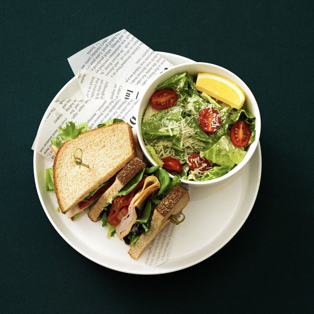 Smoked turkey and Sweet Pepper Sandwich with salad - B-BOX.